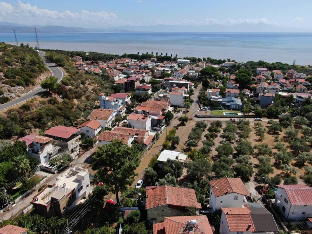 O kentte yollar çöktü: Gece yarısı felaketi yaşadılar! Gün aydınlanınca korkunç manzara ortaya çıktı 16